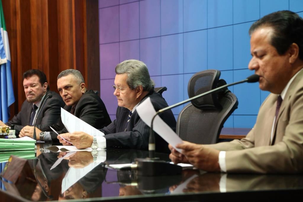 Projetos do Executivo versam sobre a carreira militar e a revisão do vencimento dos servidores