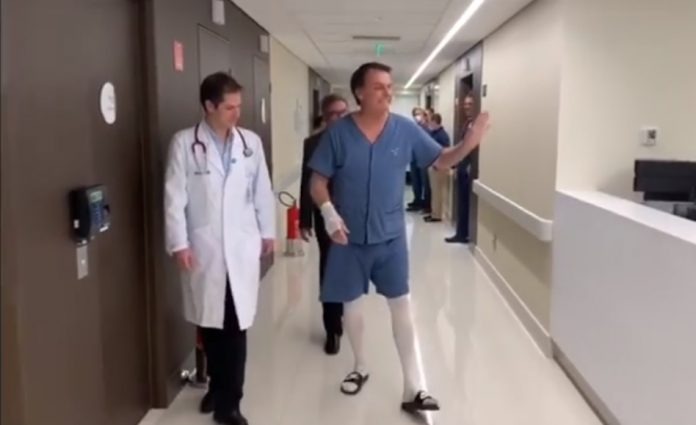 Bolsonaro faz caminhada pelo corredor do hospital Reprodução/Instagram