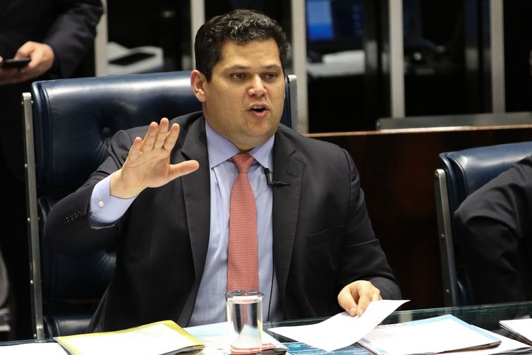 Presidente do Senado desiste de votar Previdência esta semana O presidente do Senado, Davi Alcolumbre, diz que espera finalizar votação da reforma da Previdência até outubro - Fabio Rodrigues Pozzebom/Agência Brasil/Arquivo