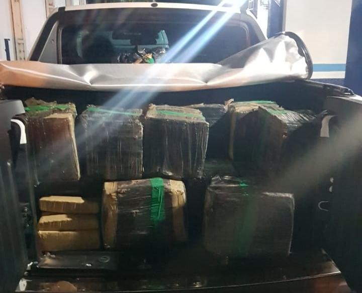 PM prende mais de meia tonelada de maconha em veículo locado PM prende mais de meia tonelada de maconha em veículo locado