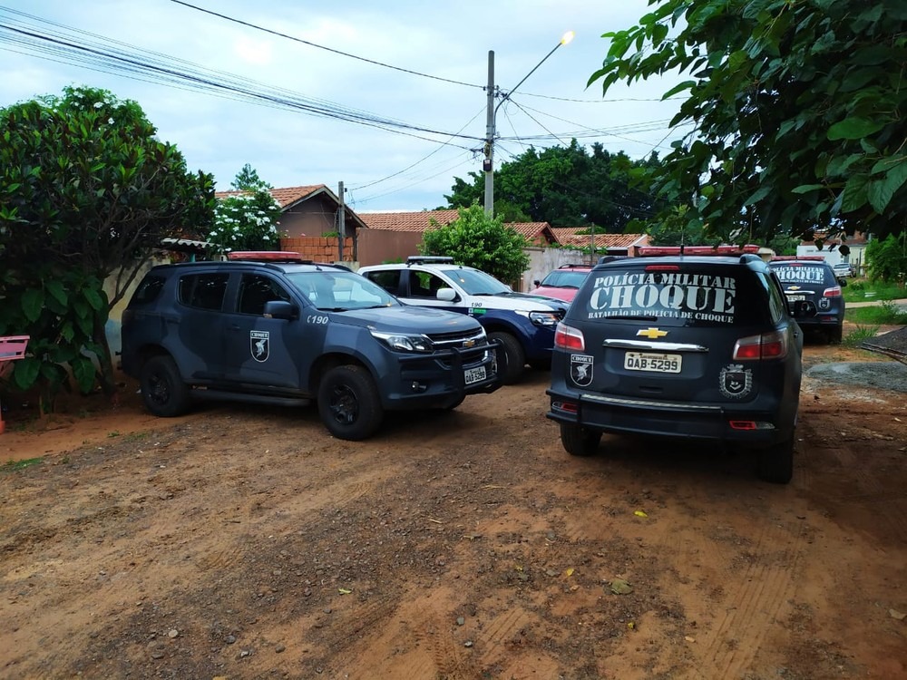 Irmãos são presos após matar jovem com 12 disparos na Capital