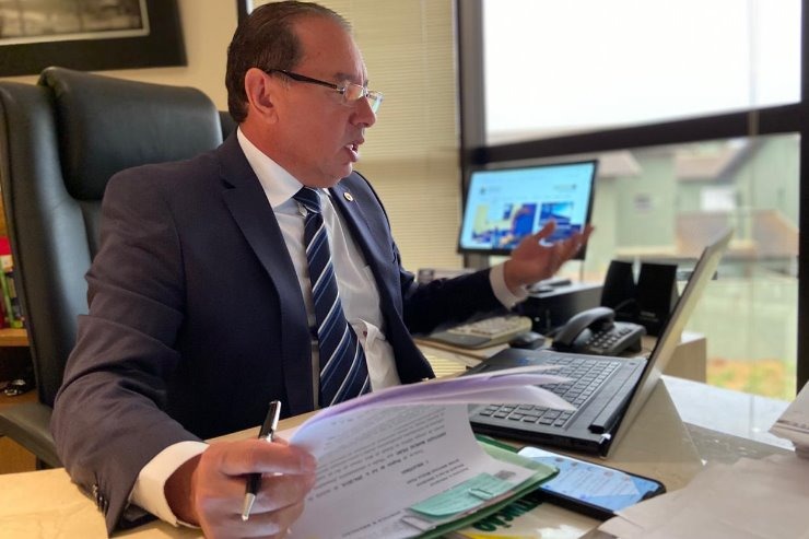 Desconto de 30% nas escolas é competência da União, avalia CCJR Gerson relatou o projeto sobre redução das mensalidades. Carlos Godoy