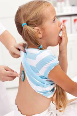 Dicas de como agir quando a criança engasga © Ilike - Fotolia.com SOS: dicas de como agir quando a criança engasga