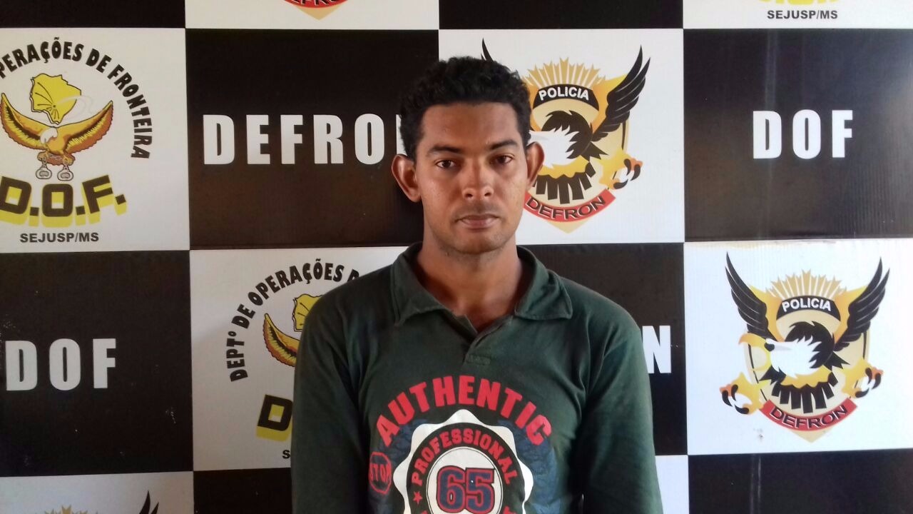 Rapaz foi preso em flagrante - Foto: Osvaldo Duarte