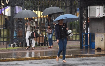 Além da queda na temperatura, a frente fria vai provocar chuva em algumas cidades - Foto: Álvaro Rezende/Arquivo/Correio do Estado