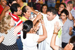 Católicos da fronteira preparam Carnaval com Cristo Católicos da fronteira preparam o Carnaval com cristo