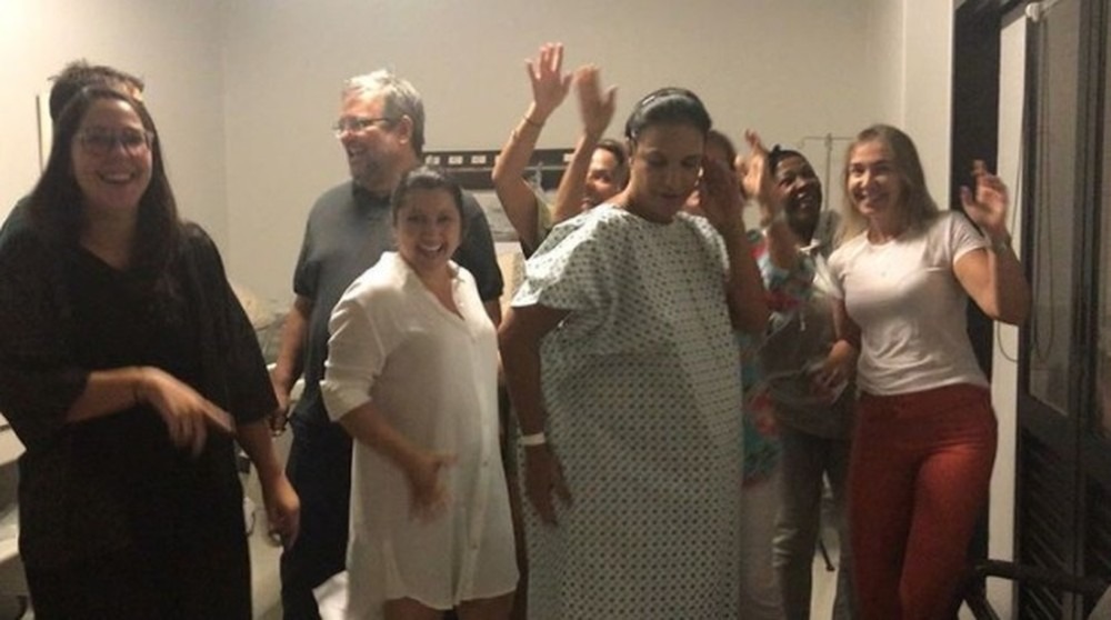 Ivete aparece dançando em vídeo feito na maternidade antes do nascimento das gêmeas (Foto: Reprodução/Twitter)