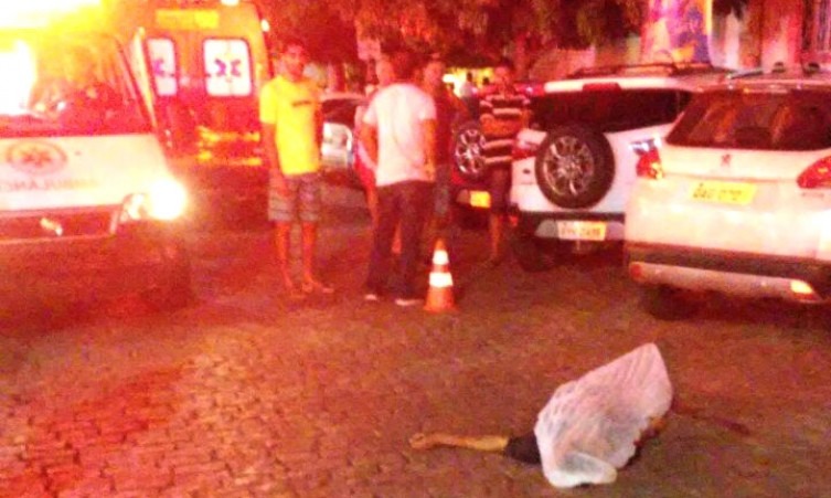 Rapaz foi morto por volta das 23h de quinta-feira na rua Frei Mariano. Diário Corumbaense.