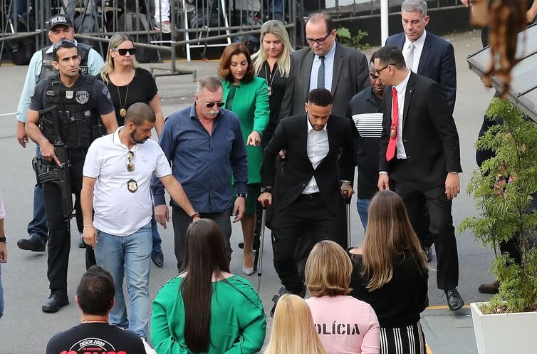 Caso Neymar: polícia indicia Najila por extorsão e fraude processual Nacho Doce/Reuters /Direitos Reservado