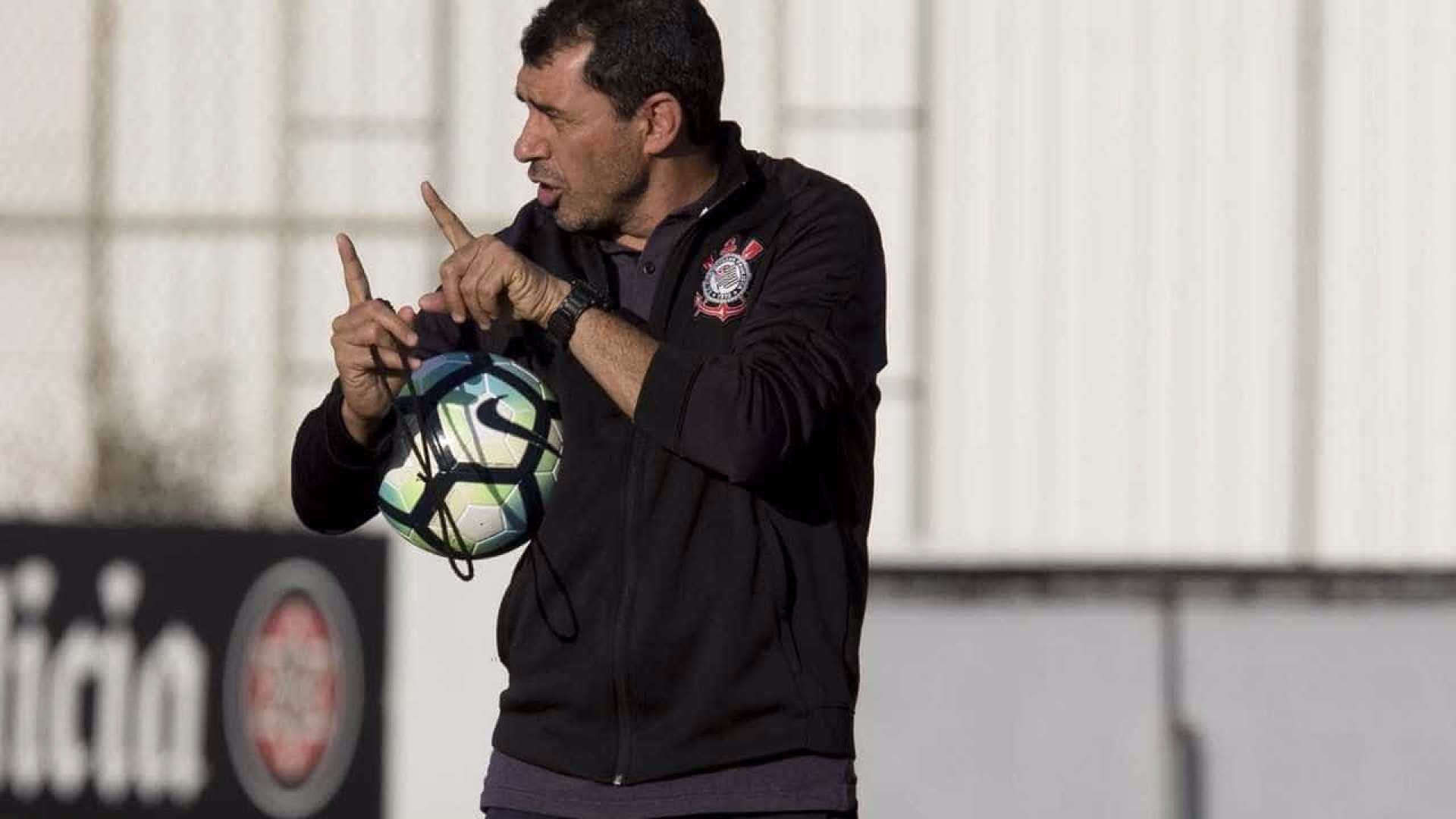 Corinthians age rápido e anuncia renovação de Carille por 2 anos