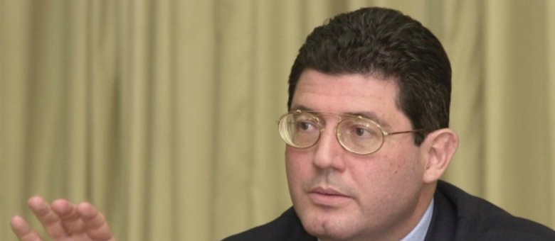 Apesar de já escolhido o nome do ex-secretário do Tesouro Joaquim Levy para a vaga de Guido Mantega, a presidente deixou o anúncio para esta semana, porque quer lidar com a resistência dos petistas em relação à indicação
Ana Nascimento/ABr