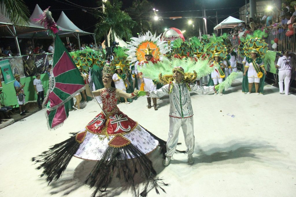 Porta-bandeira e mestre-sala da escola de samba Império do Morro. Foto: Prefeitura de Corumbá