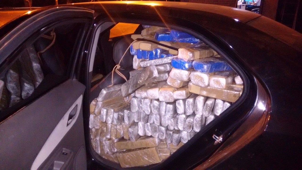 PM apreende carro com 891 quilos de maconha em Dourados
