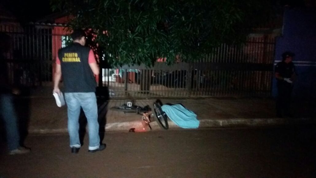 Adolescente assassinado a tiros no Estrela Tovi - Crédito: OSVALDO DUARTE