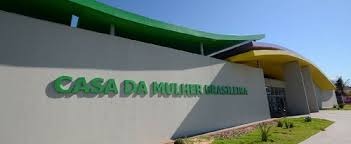Delegacia Especializada de Atendimento à Mulher (DEAM) funciona junto à Casa da Mulher Brasileira. 