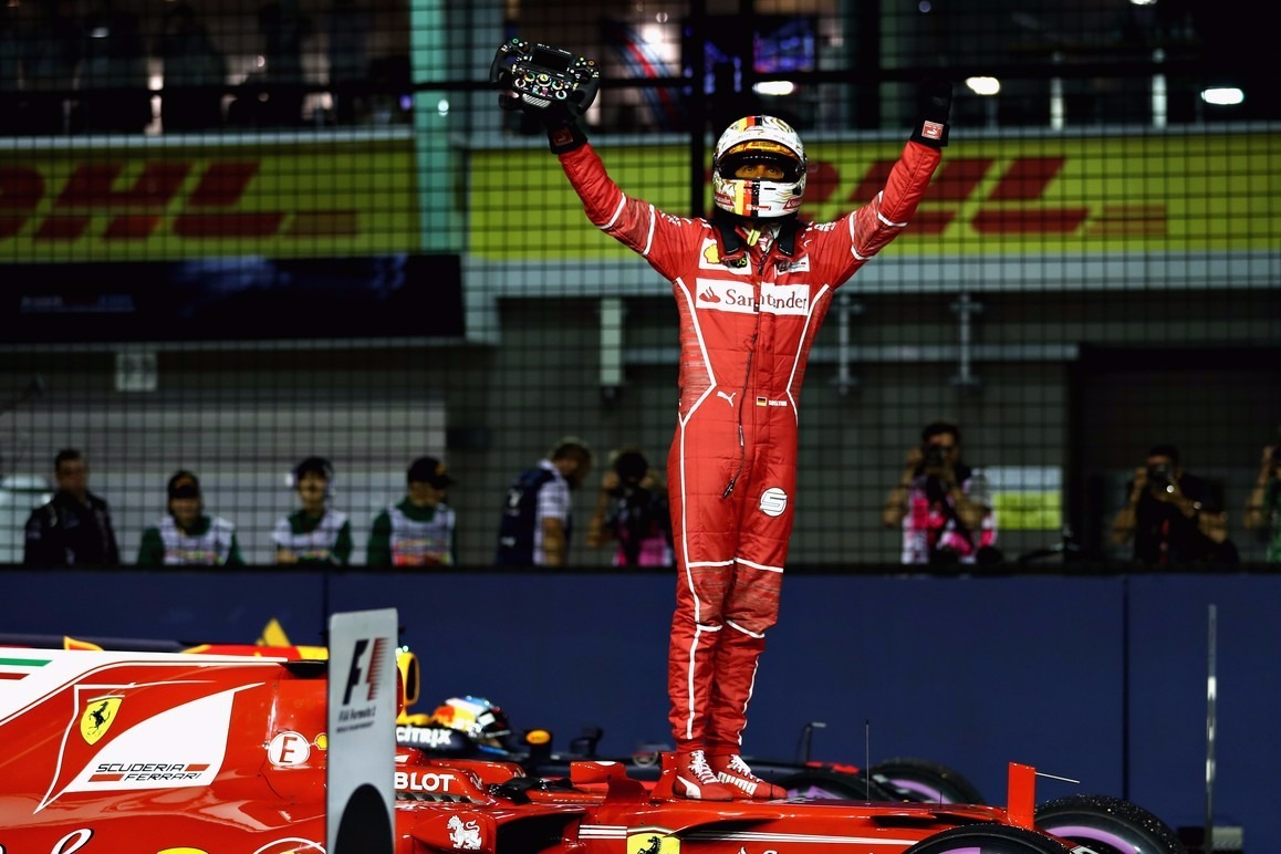 Vettel supera rival no final e marca a 49ª pole