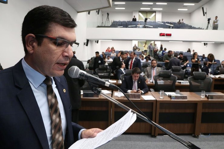 Assembleia aprova projeto que prevê gratuidade para ex-atletas profissionais Luciana Nassar