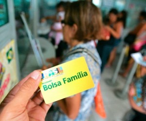 Preço do gás pode antecipar reajuste do Bolsa Família