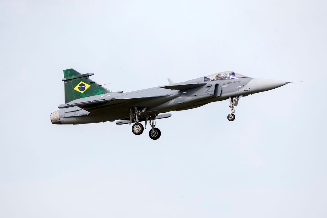 Brasil recebe primeiro dos 36 caças Gripen comprados para a FAB TT NEWS AGENCY