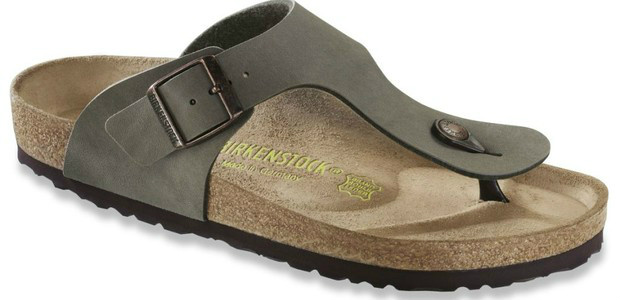 A tempo do verão, sandálias estrangeiras desembarcam no Brasil A tempo do verão, sandálias estrangeiras desembarcam no Brasil