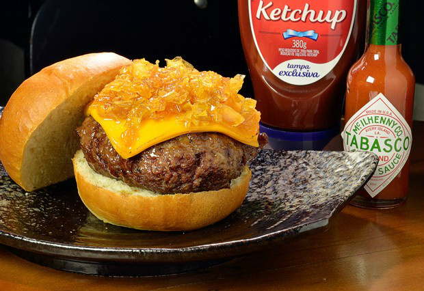 Veja a receita irresistível de hambúrguer com cebola caramelizada Confira essa receita deliciosa - Foto: Divulgação
