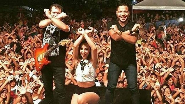 LEYA EMANUELLY FAZ SUA ESTREIA AO LADO DE XIMBINHA EM SHOW LOTADO NO PARÁ; ASSISTA Ximbinha faz show com a nova formação da banda Foto: Reprodução/Facebook