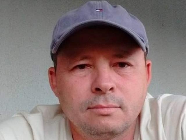 Ex-candidato a vereador é executado com cinco tiros em frente de casa Ex-candidato a vereador é executado com cinco tiros em frente de casa