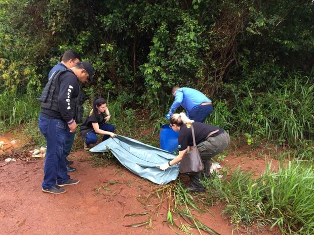 Corpo foi esquartejado e queimado e depois deixado em tambor (Leo Veras)