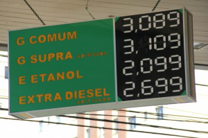 Consumidor que pesquisa pode poupar até R$ 0,30 por litro de etanol (Foto: Marcos Ermínio)