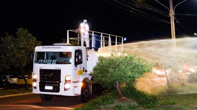 Ruas Santa Quitéria e da Divisão passam por higienização