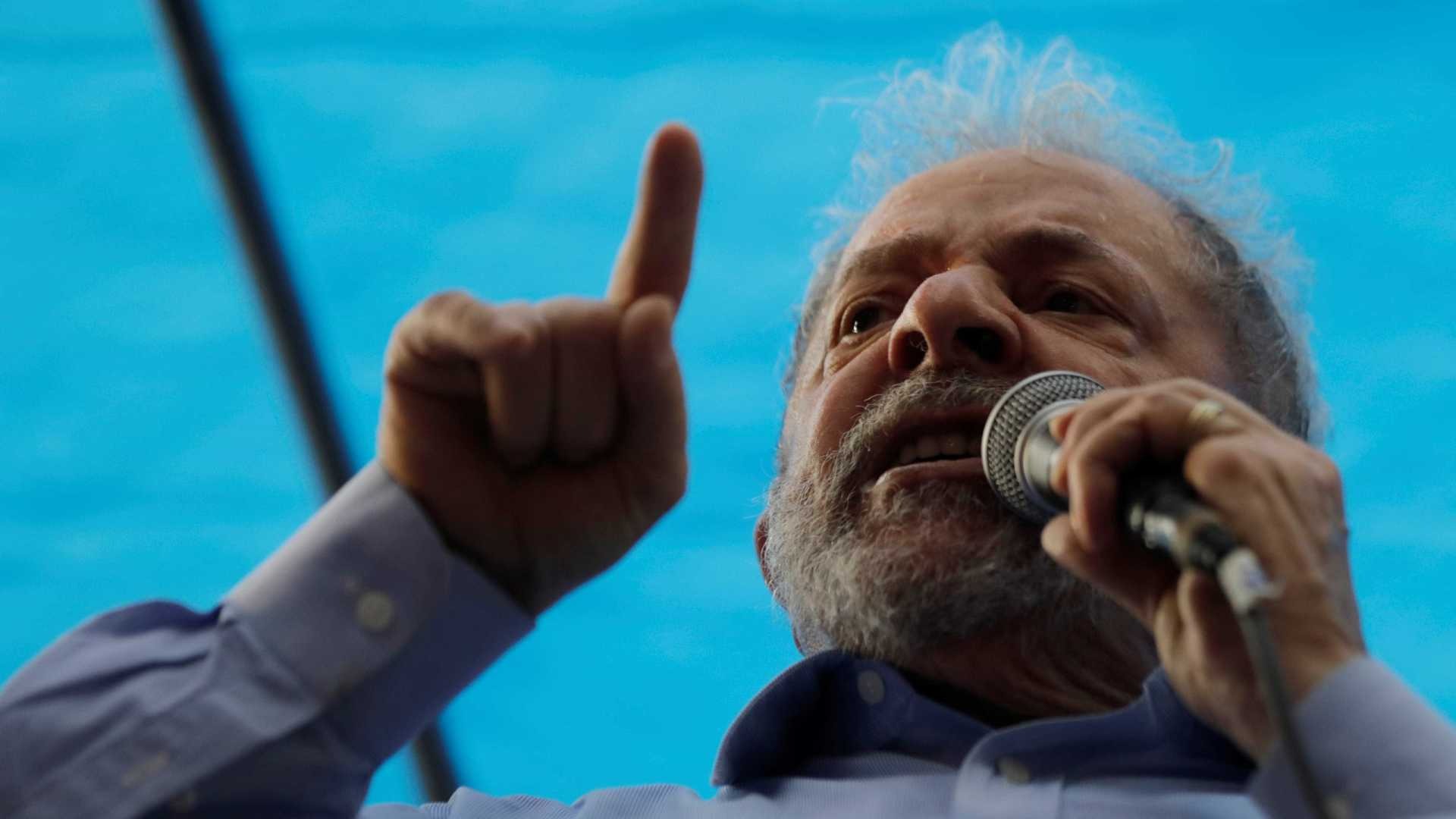 Paulo Whitaker / Reuters