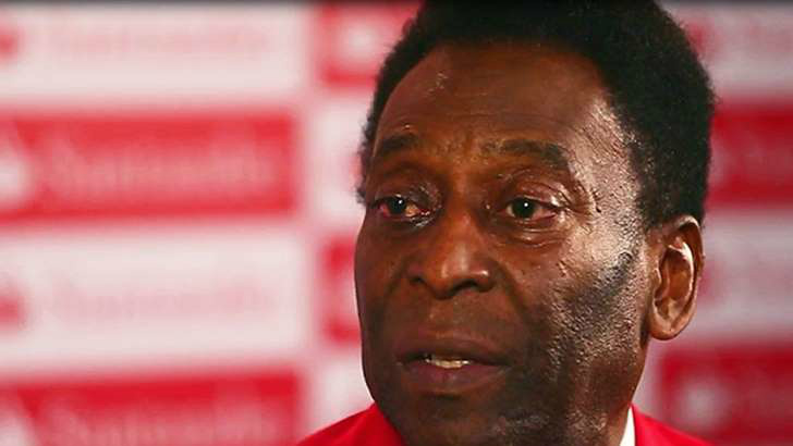 Pelé volta a hospital, e exame detecta infecção urinária © Reprodução TV Para Pelé, saída de Blatter e troca de comando não melhoraria a FIFA