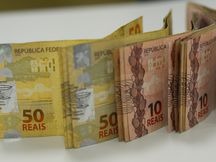 Contas públicas fecham novembro com déficit de R$ 909 milhões Contas públicas fecham novembro com déficit de R$ 909 milhões