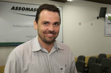 Prefeitos se organizam para pagar 13º salário Juvenal Neto, tesoureiro da Assomasul