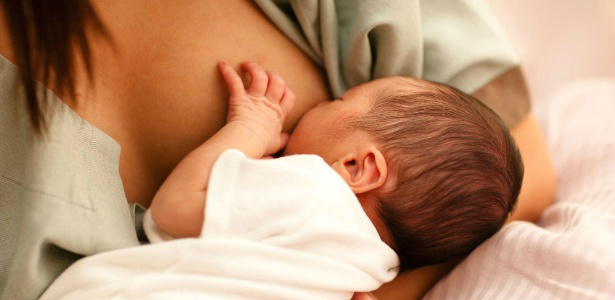 Amamentar salva vida de bebê e mãe de todas as rendas, diz estudo Amamentar salva vida de bebê e mãe de todas as rendas, diz estudo