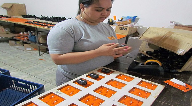 Mais de 1,2 mil peças são embaladas por dia pelas reeducandas.
Foto: Tatyane Santinoni