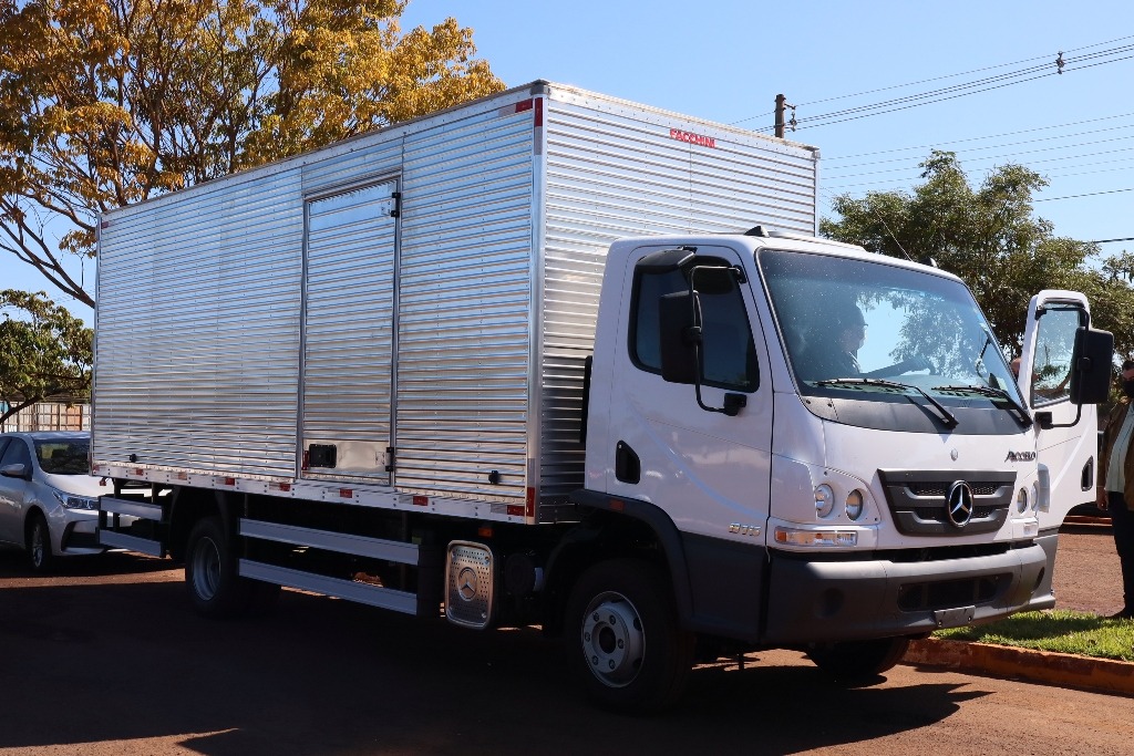Prefeitura de Dourados recebe caminhão baú para atender a agricultura familiar Divulgação
