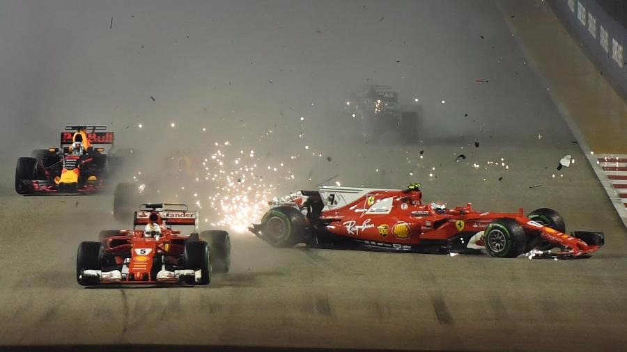 Hamilton lidera de ponta a ponta, vence GP de Cingapura e amplia vantagem Verstappen, Vettel e Kimi Raikkonen batem logo na largada do GP de Cingapura
Imagem: AFP PHOTO / MANAN VATSYAYANA