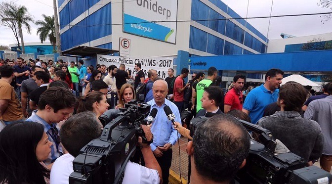 Secretário de Administração, Calor Alberto explica como será a restituição.