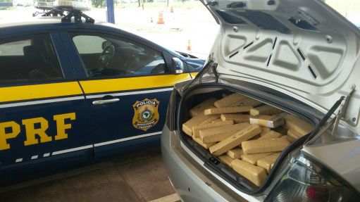 Dupla é presa com 300 quilos de maconha em Campo Grande Flagrante ocorreu durante fiscalização na BR-163 - Foto: Divulgação PRF
