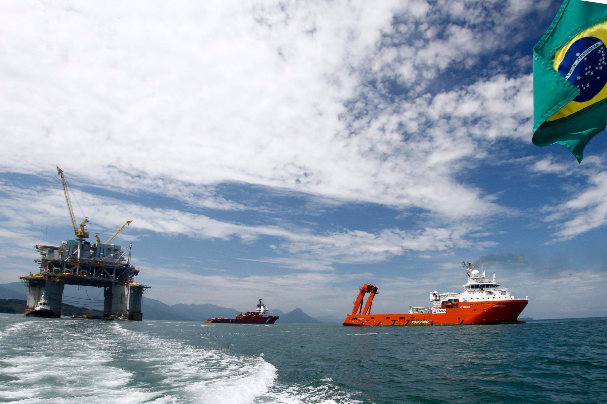 Plataforma em Angra dos Reis (RJ), durante os preparativos para sua saída. AGÊNCIA PETROBRAS