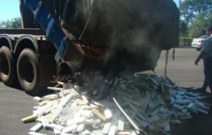 Juiz manda soltar traficante preso com 1 tonelada de maconha em MS Droga foi transportada em caminhão basculante. (Foto: A Gazeta News)