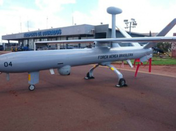 FAB revela detalhes de megaoperação contra tráfico de drogas em fronteiras Aeronave não tripulada também é usada no combate
ao narcotráfico (Foto: Rodrigo Grando)