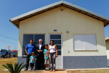 Presidente Michel Temer com novos moradores de parque residencial em São José do Rio Preto Beto Barata/PR