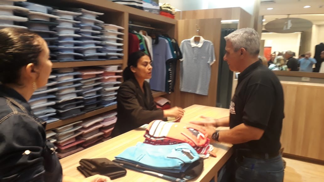Procon Estadual realiza ação orientativa em shopping da capital Procon Estadual realiza ação orientativa em shopping da capital