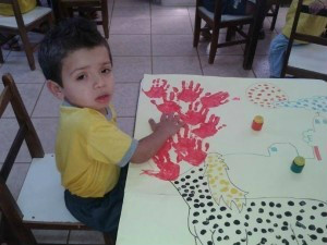 Caio brincava com a irmã Mais velha e outras crianças. (Foto: Ivi Notícias)