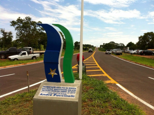 A pavimentação do trecho de 54 quilômetros da MS- 340, vai possibilitar o desenvolvimento da região Norte, facilitando o escoamento de grão e pecuária (Foto: Juliano Salles / Assessoria )