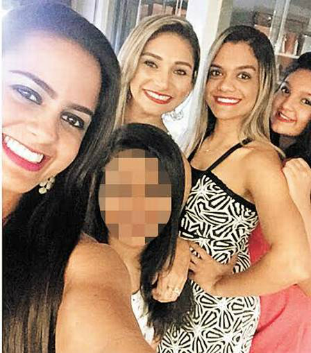 Namorada novinha de Ximbinha já frequenta casa que foi de Joelma Karen e amigas: ao meio a filha de Ximbinha, de 17 anos Foto: reprodução/ instagram