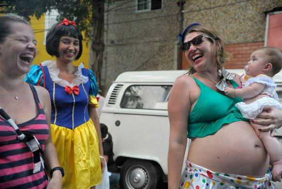 Para as grávidas, ficar em casa e não desfilar no Cordão Umbilical no primeiro dia de carnaval seria cruelTânia Rêgo/Agência Brasil