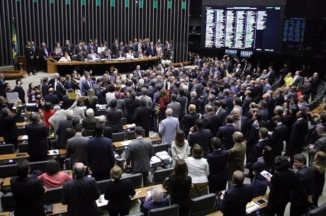Temer já tem votos suficientes para barrar prosseguimento de denúncia Deputados votam prosseguimento de denúncia contra Temer
Gilmar Felix/02.08.2017/Câmara dos Deputados